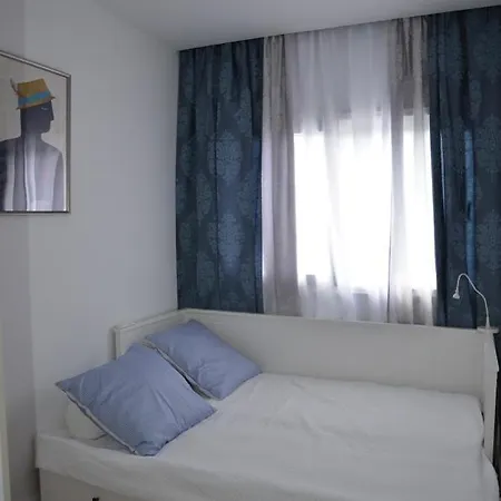 מלון קפסולה 4seasonsapart Tourist Area לימסול