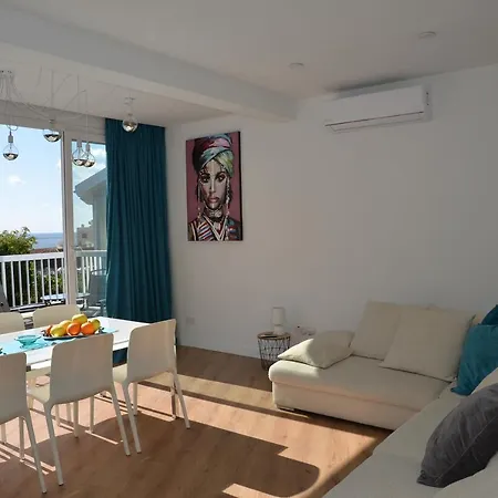 4seasonsapart Tourist Area מלון קפסולה לימסול