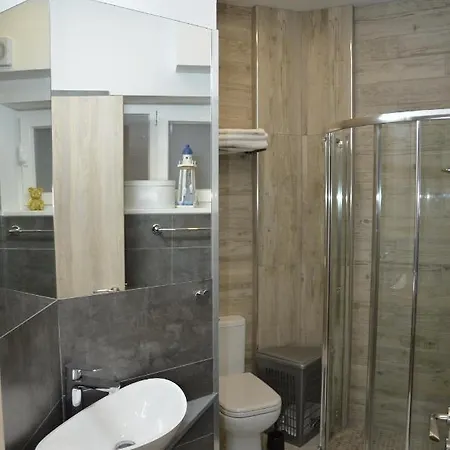 מלון קפסולה 4seasonsapart Tourist Area לימסול
