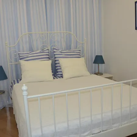 4seasonsapart Tourist Area מלון קפסולה לימסול